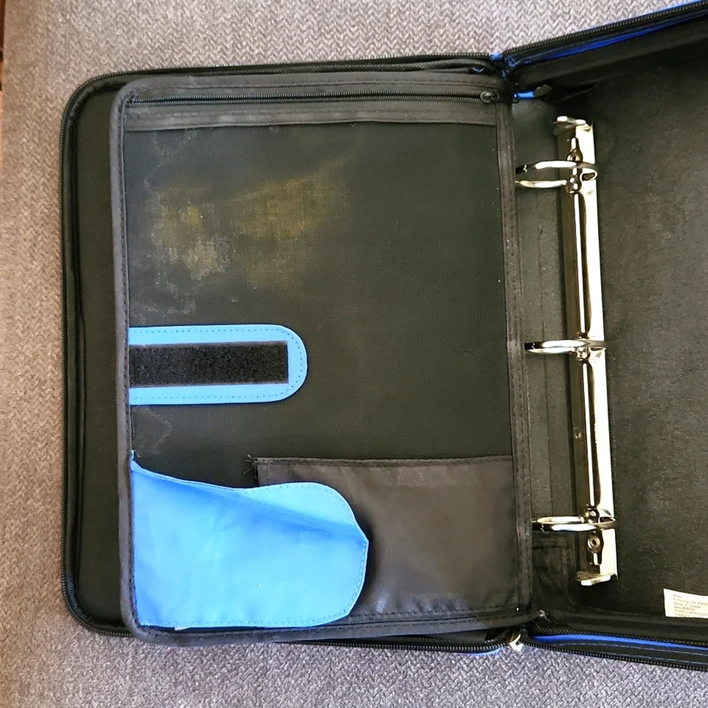 Five Star Light blue/black trapper keeper with file folder, binder pouch OS